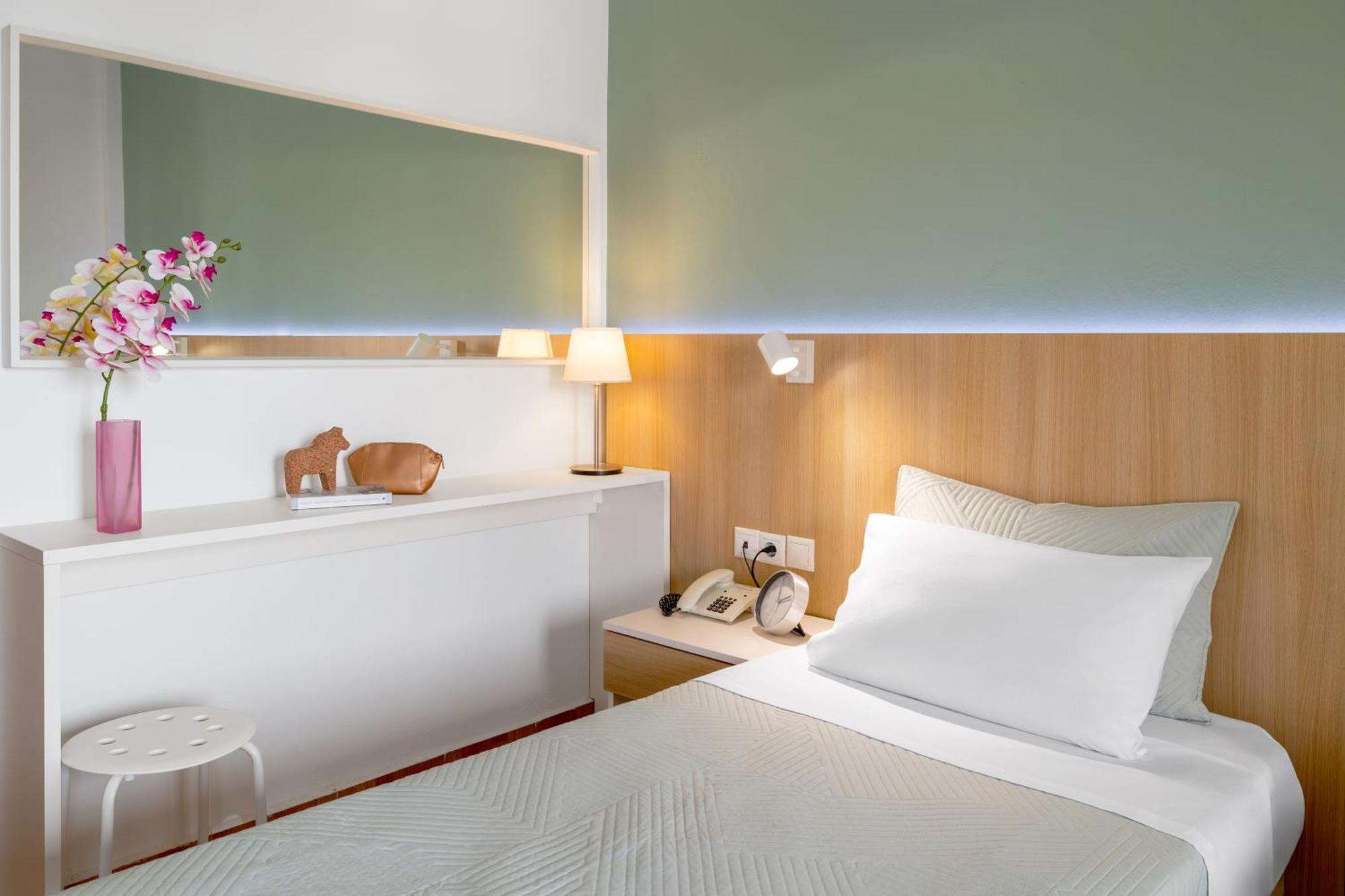 Athos Guest House Pansion オウランオウポリ エクステリア 写真