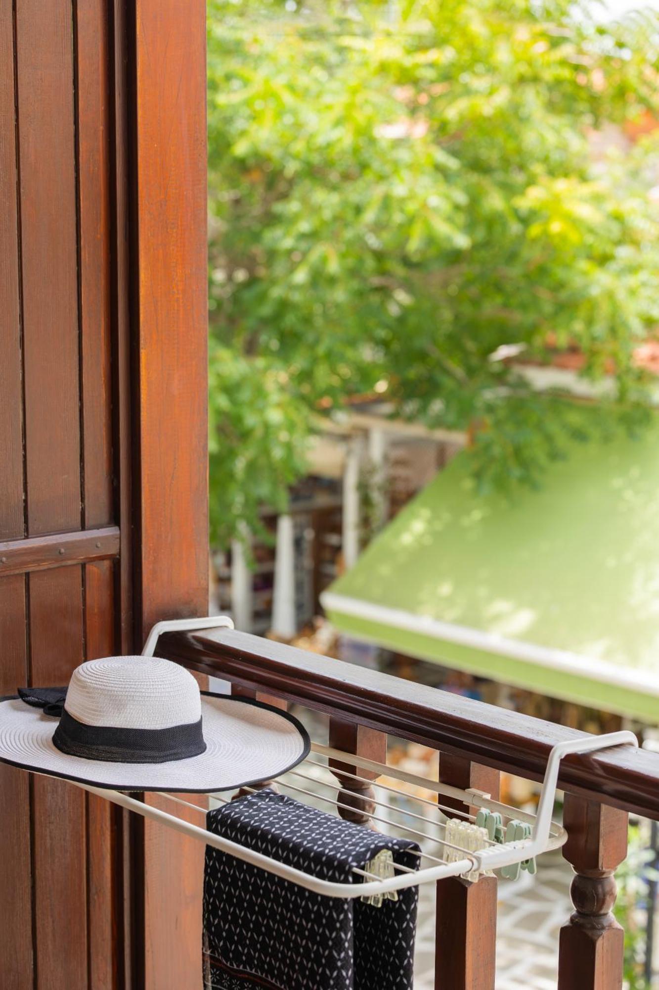 Athos Guest House Pansion オウランオウポリ エクステリア 写真